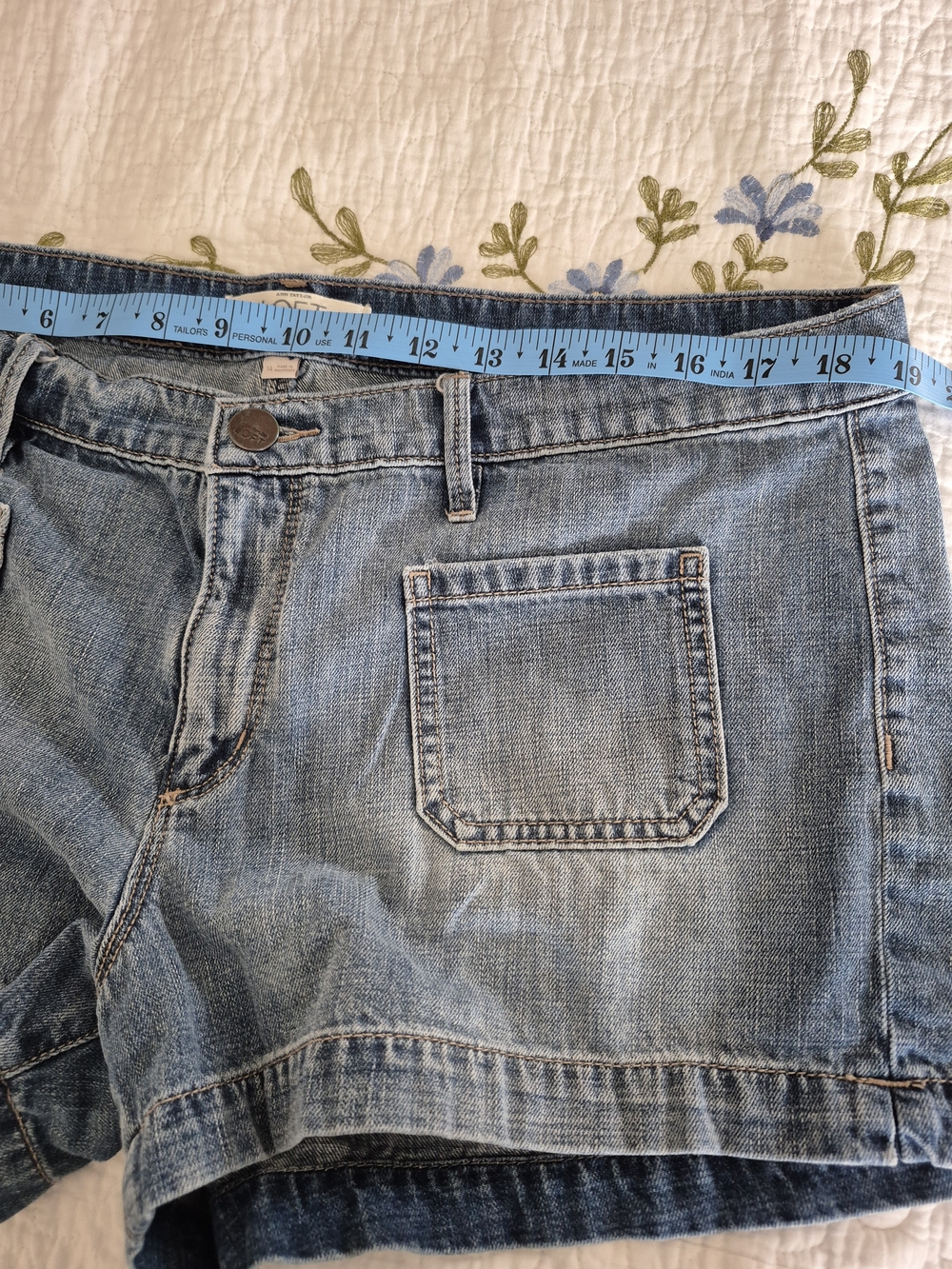 Ann Taylor Loft Light Wash Denim Patch-Pocket Shorts - Picture 5 of 6